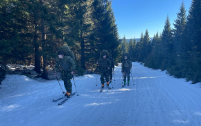 Vojenská policie trénovala přesuny na sněhu a ledu