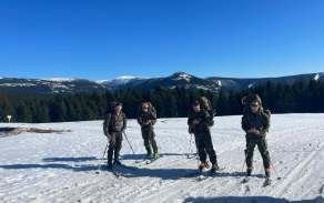 Vojenská policie trénovala přesuny na sněhu a ledu