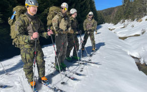 Vojenská policie trénovala přesuny na sněhu a ledu