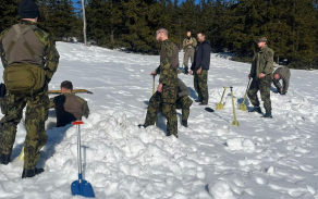 Vojenská policie trénovala přesuny na sněhu a ledu