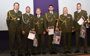 nejlepsi-sportovci-armady-cr-s-predavajicimi.jpg