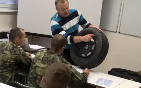 Výcvik v Autoškole Vojenské policie