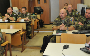 Výcvik v Autoškole Vojenské policie